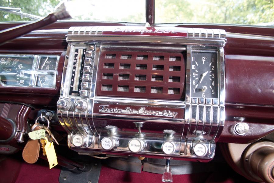  Chrysler Town & Country Sedan Black 1948 года  (фото 15 из 30)